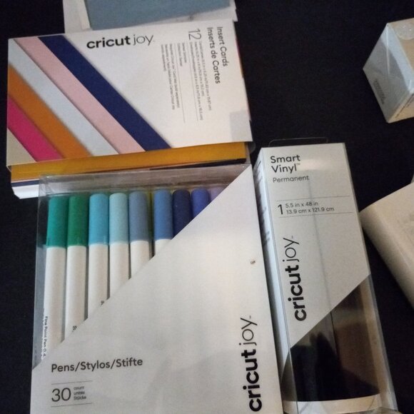 Cricut Joy™ + Smart Iron-On Bundle - Picture 5 of 9